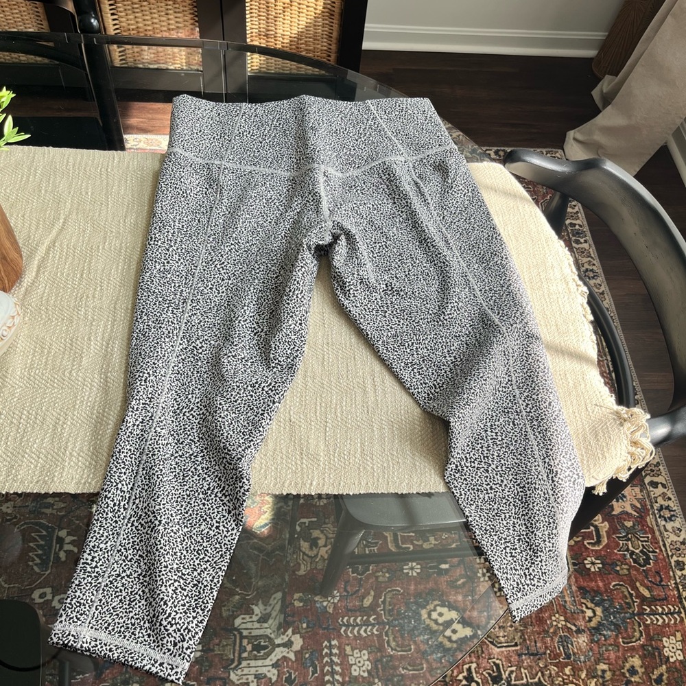 Athleta Salutation Stash II Pocket Textured Tight